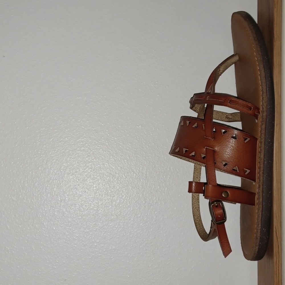 True craft Brown Sandal